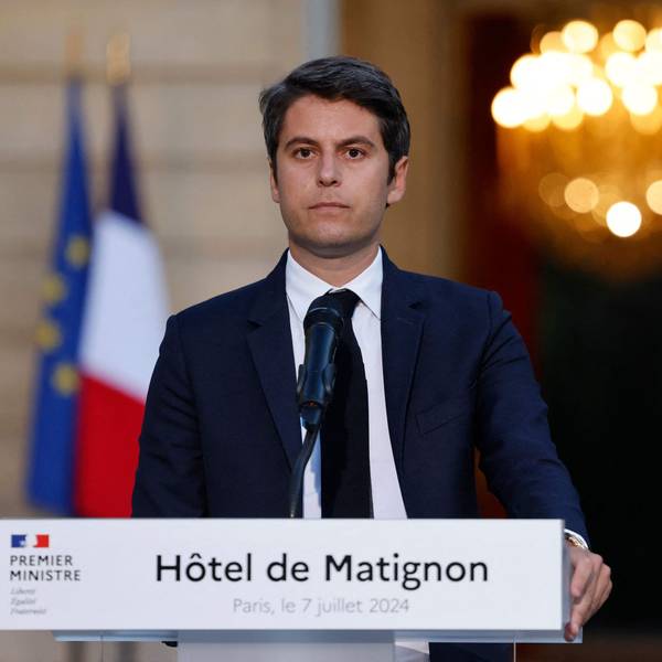 Frankreich, Paris: Frankreichs Premierminister Gabriel Attal hält eine Rede nach den ersten Ergebnissen der zweiten Runde der französischen Parlamentswahlen.