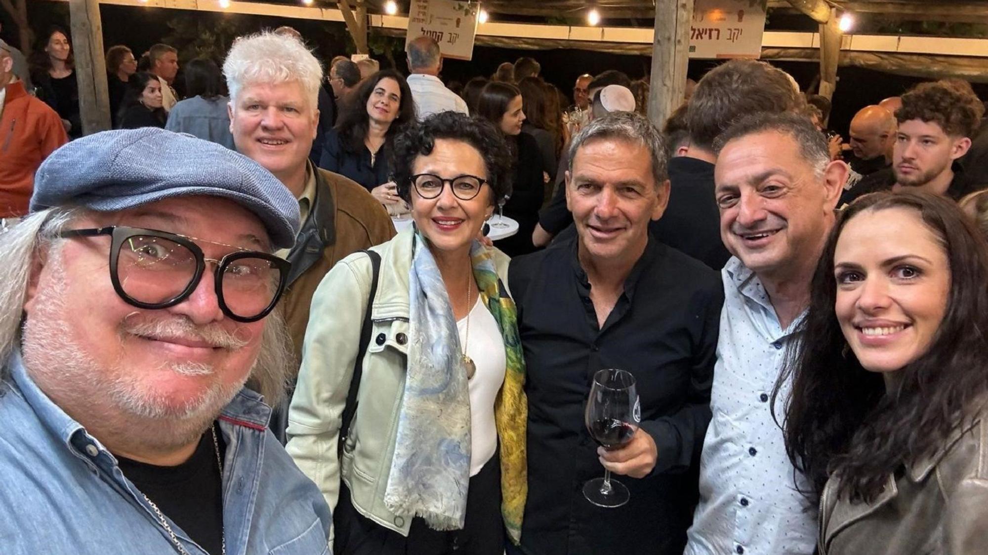 Professor Igor Epstein (links), Peter und Marion Reinecke (2. und 3. von links), Ex-Landrat Niv Viezel (3. von rechts) und Arieh Cohen, Landrat aus dem Kreis Megilot (2. von rechts) sowie Judith, die Tochter der Reineckes.