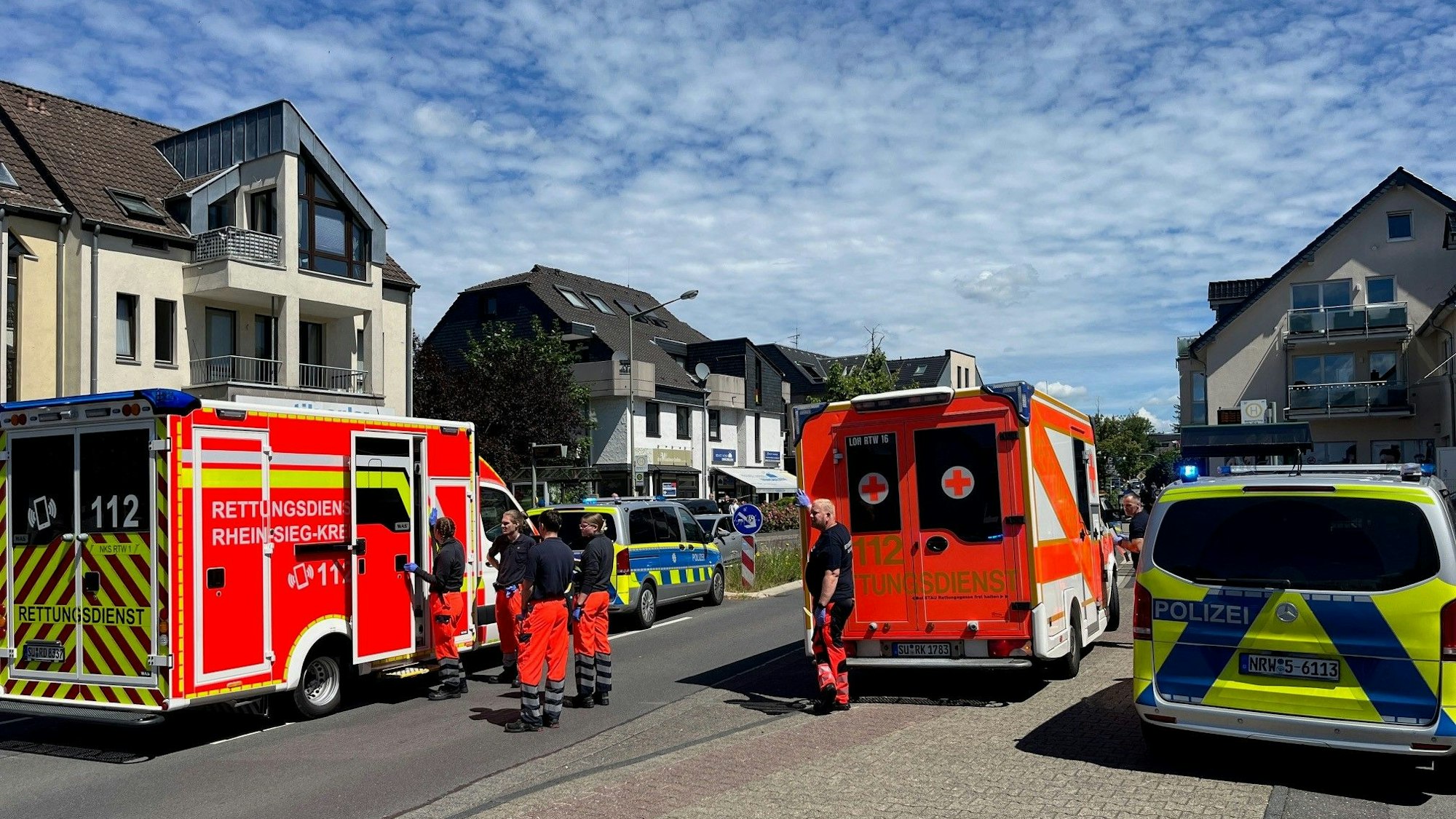 Der Rettungsdienst im Einsatz in Neunkirchen-Seelscheid. (Archivbild)