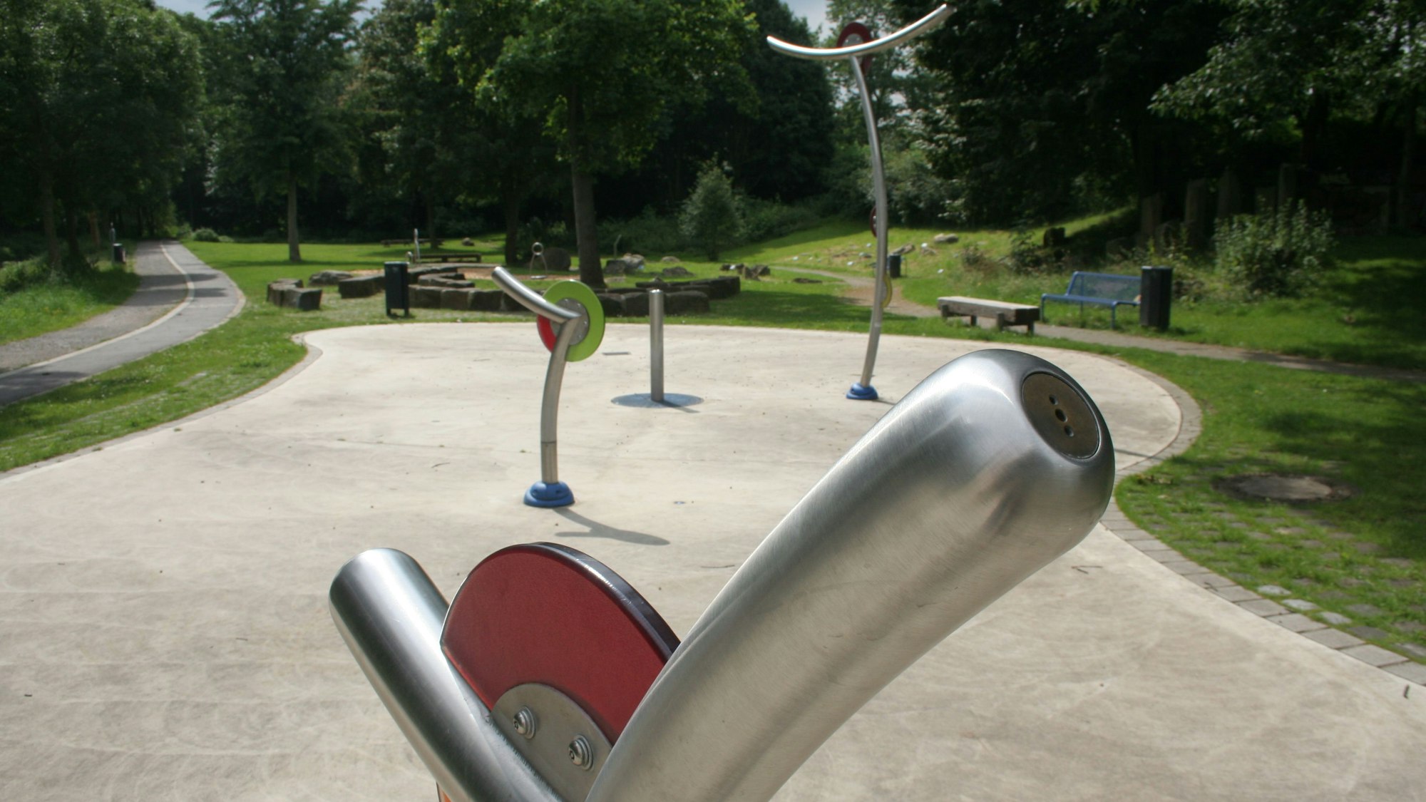 Der Wasserspielplatz in der Erftaue in Zieverich.