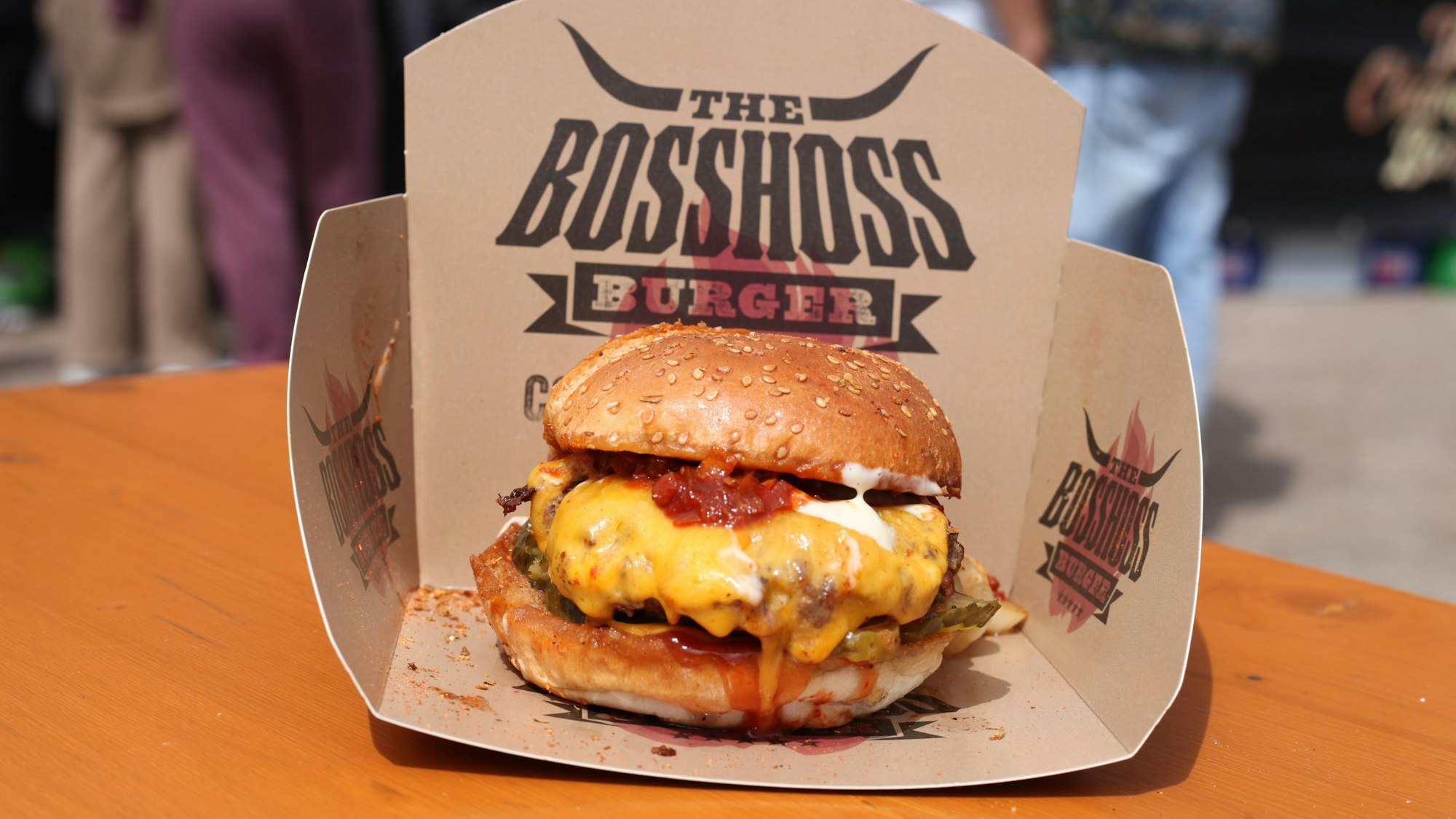 Der „Boss Hoss“-Burger überzeugt mit angerösteten Buns, qualitativ gutem Fleisch und hauseigenen Gewürzen und Soßen.