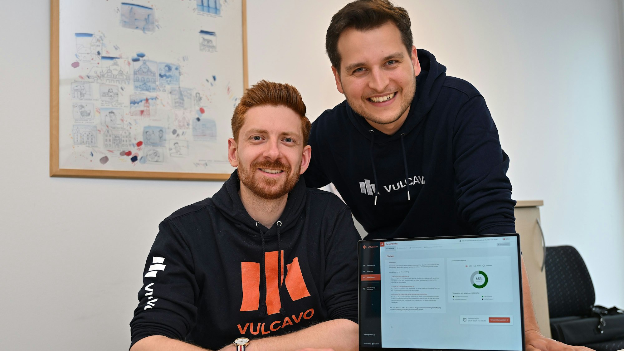 Marko Steinbach und Denis Agca zeigen ihre Software.