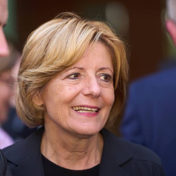 Die rheinland-pfälzische Ministerpräsidentin Malu Dreyer (SPD) in einer Pause bei der Auswärtigen Ministerratssitzung der Landesregierung Rheinland-Pfalz in Dernau.