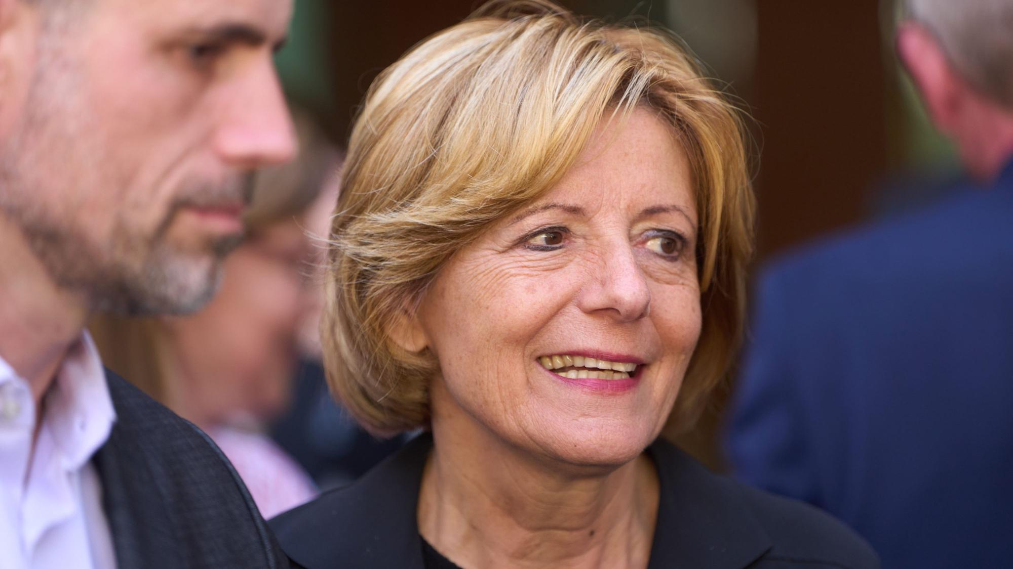 Die rheinland-pfälzische Ministerpräsidentin Malu Dreyer (SPD) in einer Pause bei der Auswärtigen Ministerratssitzung der Landesregierung Rheinland-Pfalz in Dernau.