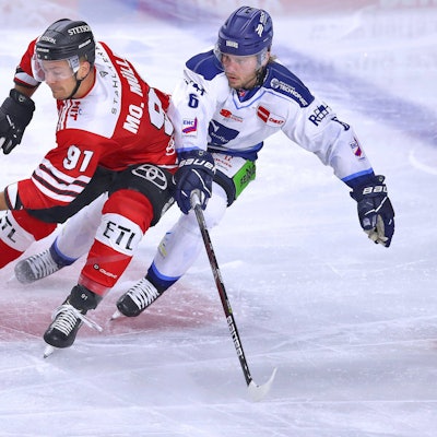 Vergangene Saison noch Gegner und nun Teamkollegen: Haie-Kapitän Moritz Müller (l.) und Parker Tuomie.