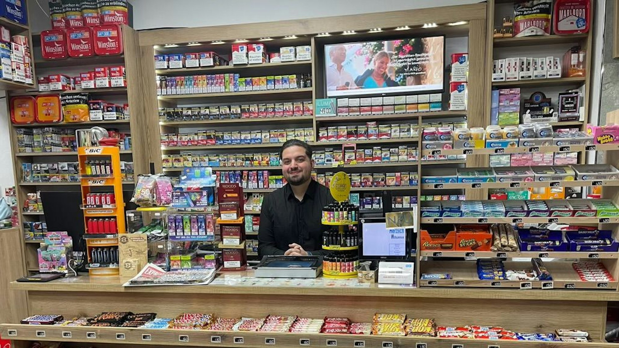 Mohamed Abdulla arbeitet im Familienbetrieb, dem „Kiosk Kalk“.