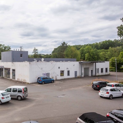 Eine alte Gewerbehalle.