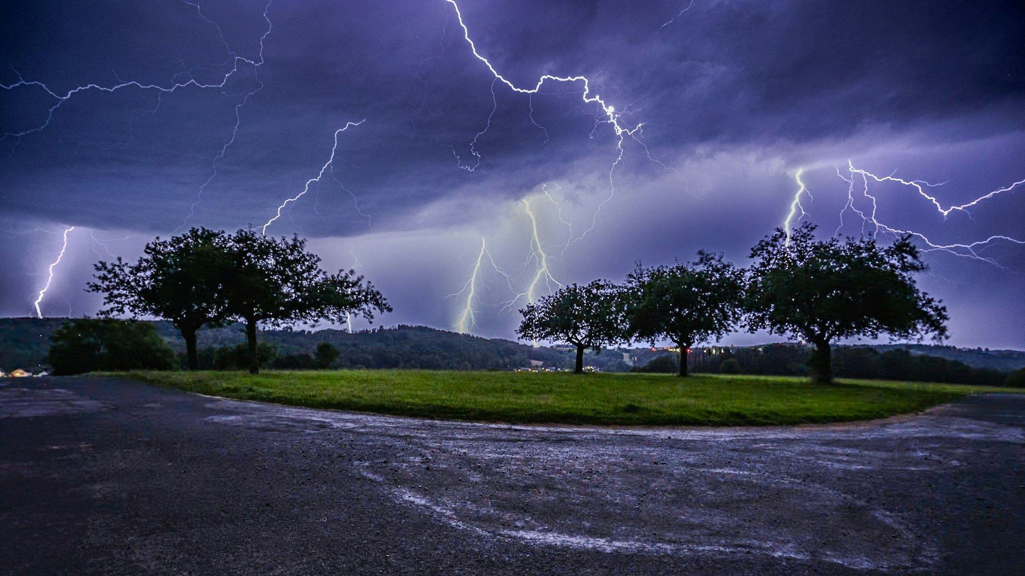 Unwetter Oberberg Gewitter Blitz Symbol
