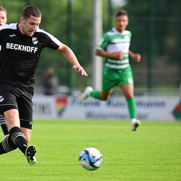 02-07-2024 / pmk / NH119265 Fussball/Herren Testspiel Saison 2024/2025 FC Kaunitz Zum Furlbach Hauptplatz SC Verl - SC Rot-Weiss Oberhausen Hendrik MITTELSTAEDT 18 Verl *** 02 07 2024 pmk NH119265 Soccer men test match season 2024 2025 FC Kaunitz Zum Furlbach main pitch SC Verl SC Rot Weiss Oberhausen Hendrik MITTELSTAEDT 18 Verl