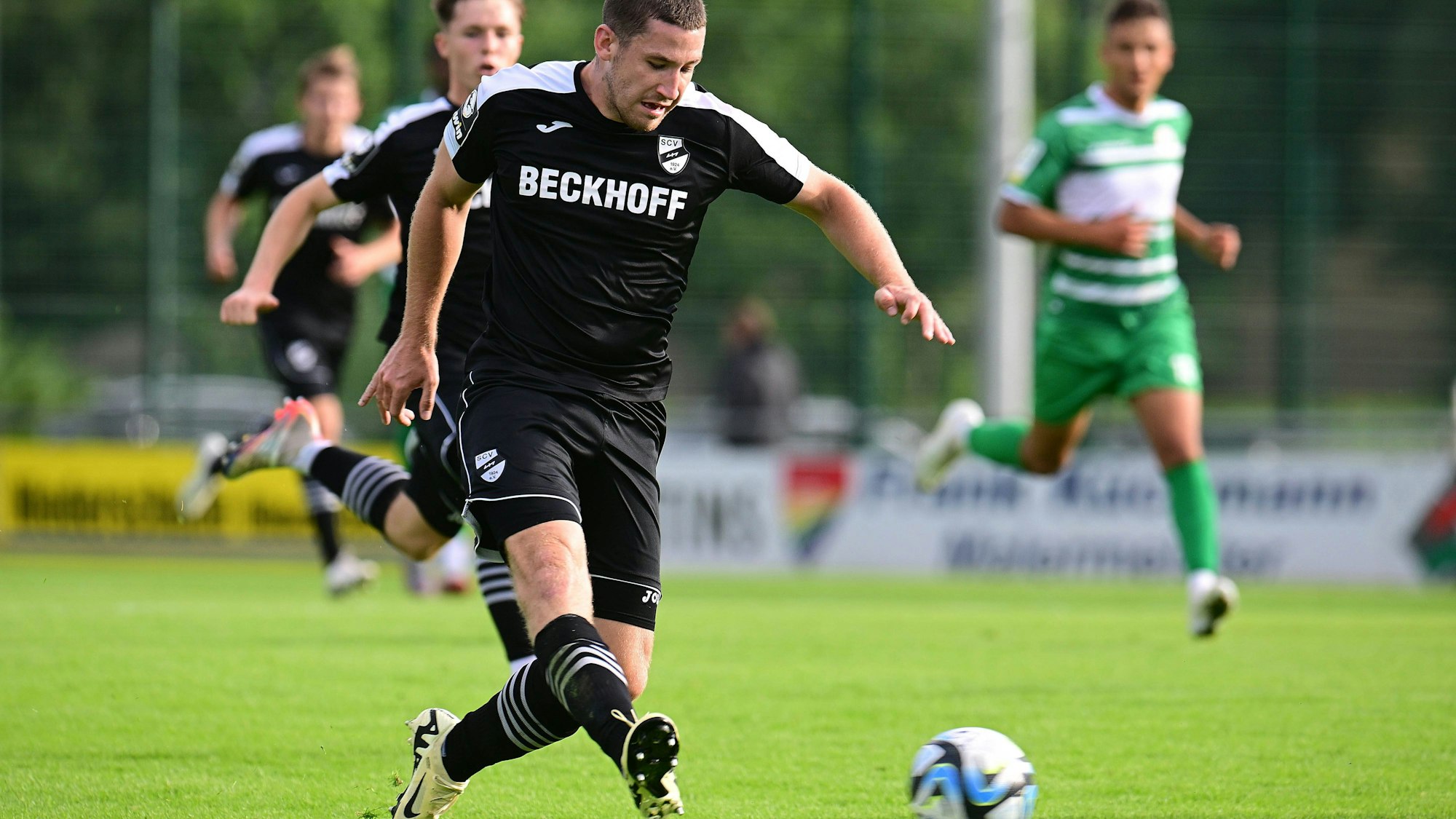02-07-2024 / pmk / NH119265 Fussball/Herren Testspiel Saison 2024/2025 FC Kaunitz Zum Furlbach Hauptplatz SC Verl - SC Rot-Weiss Oberhausen Hendrik MITTELSTAEDT 18 Verl *** 02 07 2024 pmk NH119265 Soccer men test match season 2024 2025 FC Kaunitz Zum Furlbach main pitch SC Verl SC Rot Weiss Oberhausen Hendrik MITTELSTAEDT 18 Verl