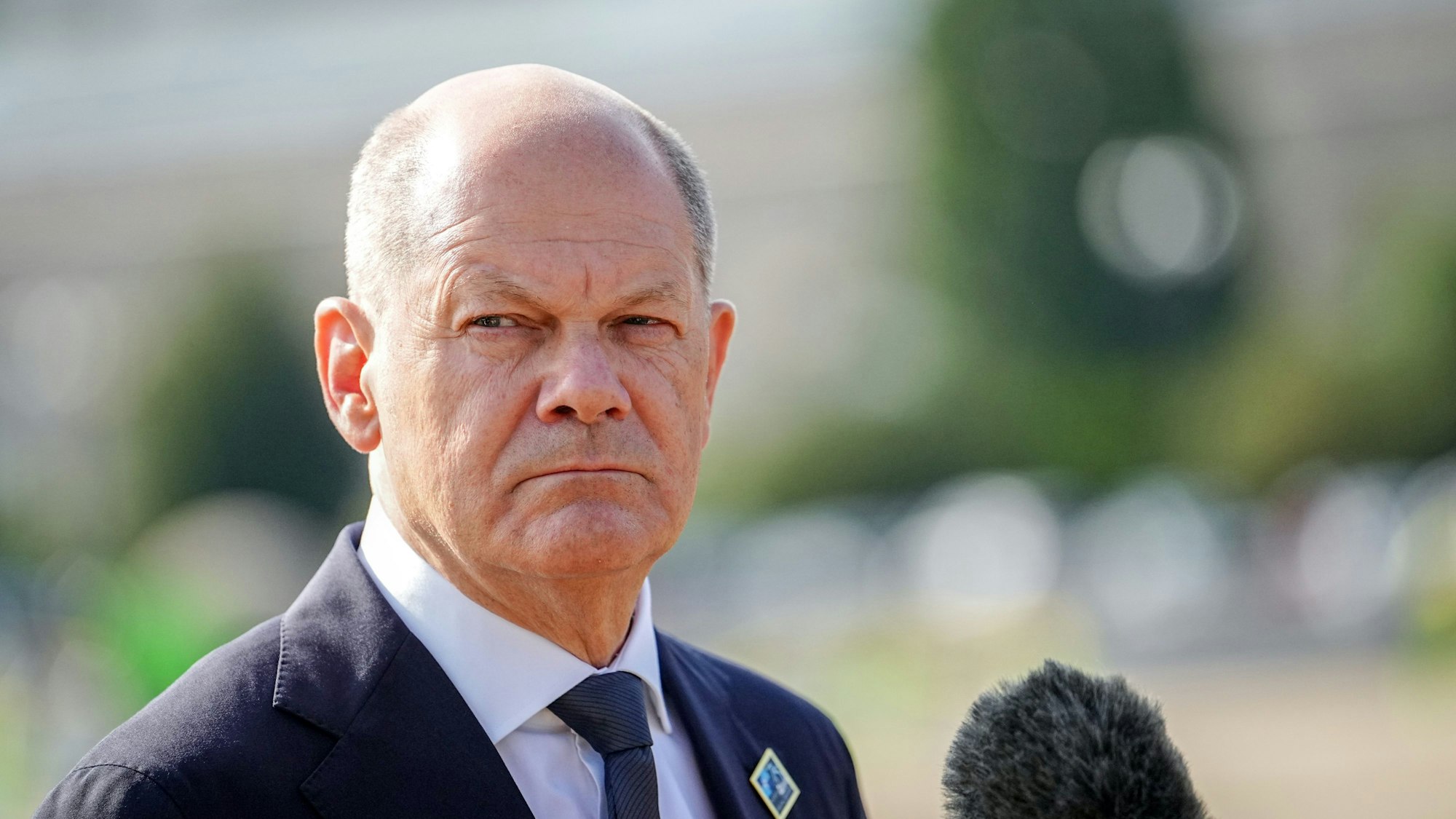 Bundeskanzler Olaf Scholz (SPD) gibt am Rande des Nato-Gipfels in Washington ein Pressestatement.