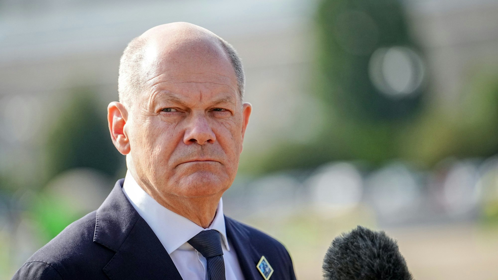 Bundeskanzler Olaf Scholz (SPD) gibt am Rande des Nato-Gipfels in Washington ein Pressestatement.