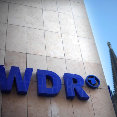 Der WDR (Westdeutscher Rundfunk) mit Dom in Köln.