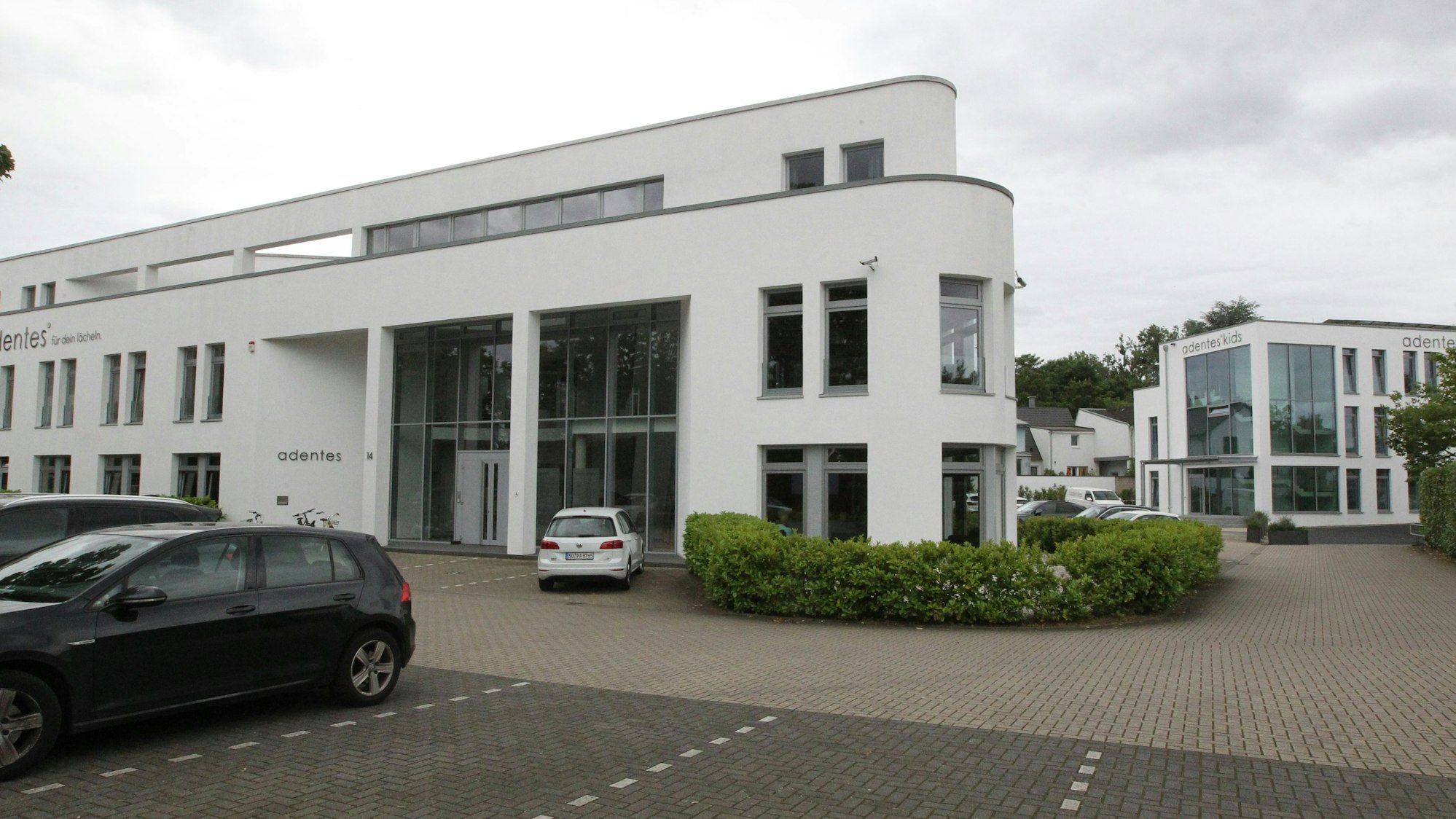 Zwei Gebäude in Sankt Augustin-Niederpleis