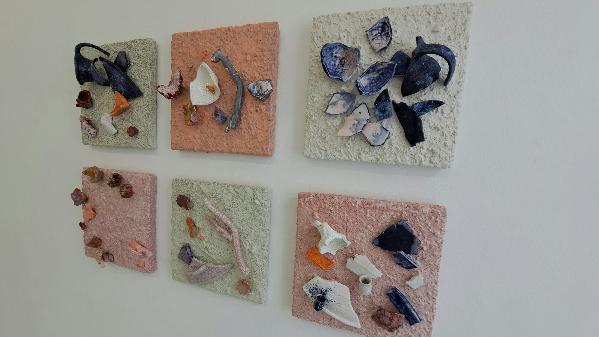 Keramikausstellung "Sculpting Memory" im Siegburger Stadtmuseum mit Arbeiten der französischen Künstler Laurent Petit und Benoit Pouplard.