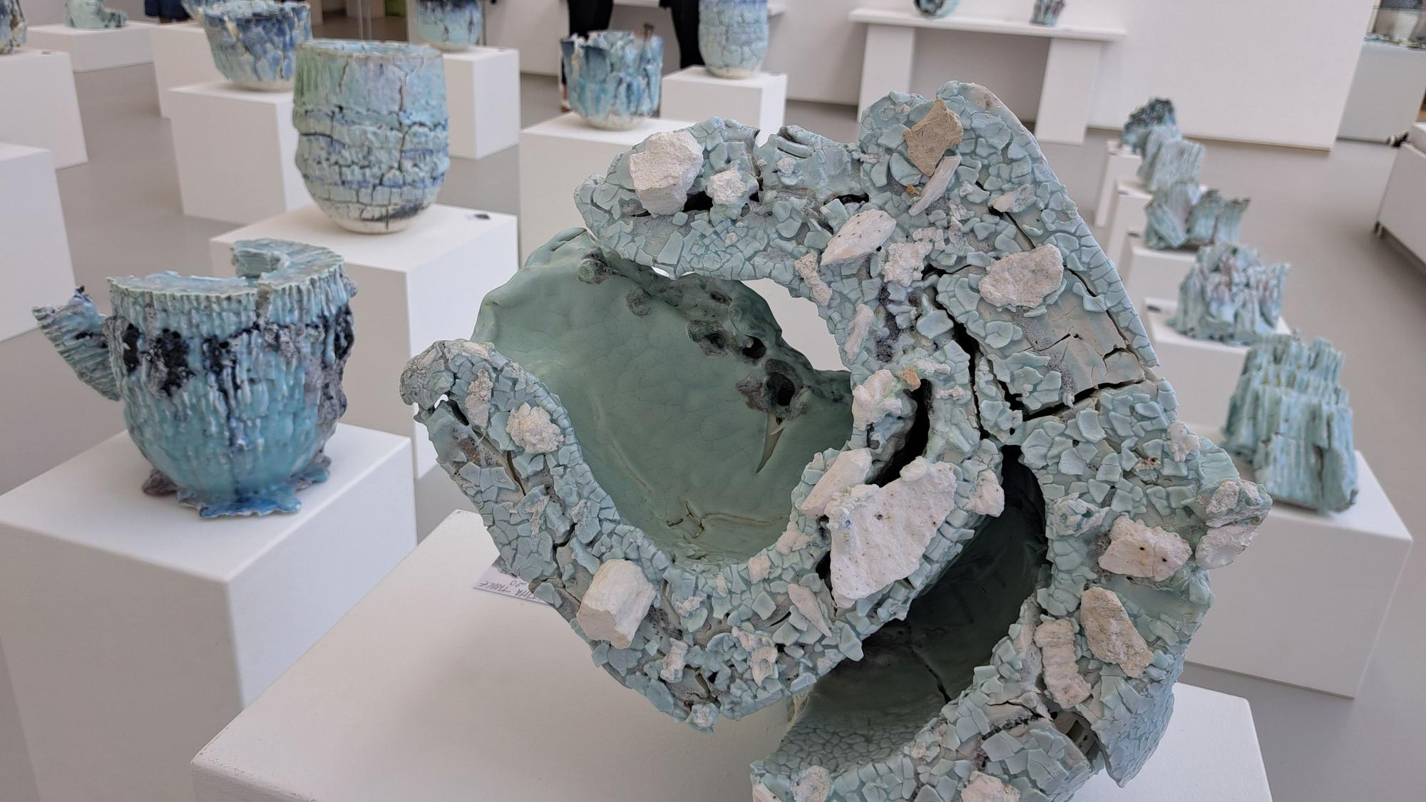 Keramikausstellung "Sculpting Memory" im Siegb urger Stadtmuseum mit Arbeiten der französischen Künstler Laurent petit und Benoit Pouplard.