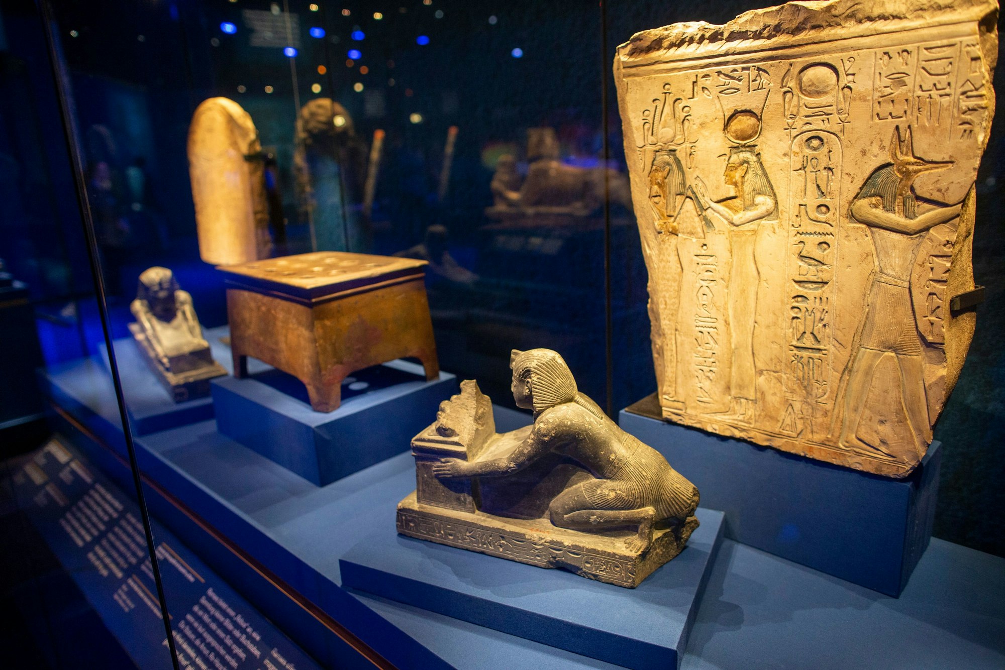 Hier der Pharo als opfernde Sphinx.