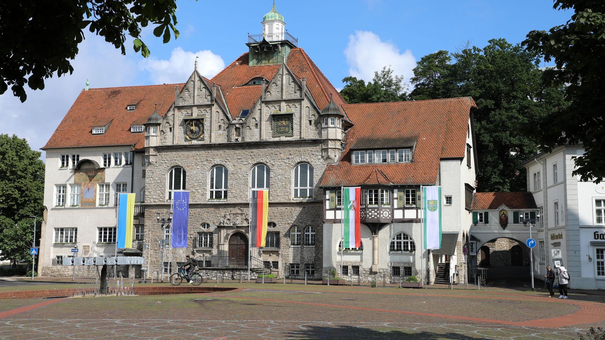 Die Arbeit im Bergisch Gladbacher Rathaus wird neu organisiert.