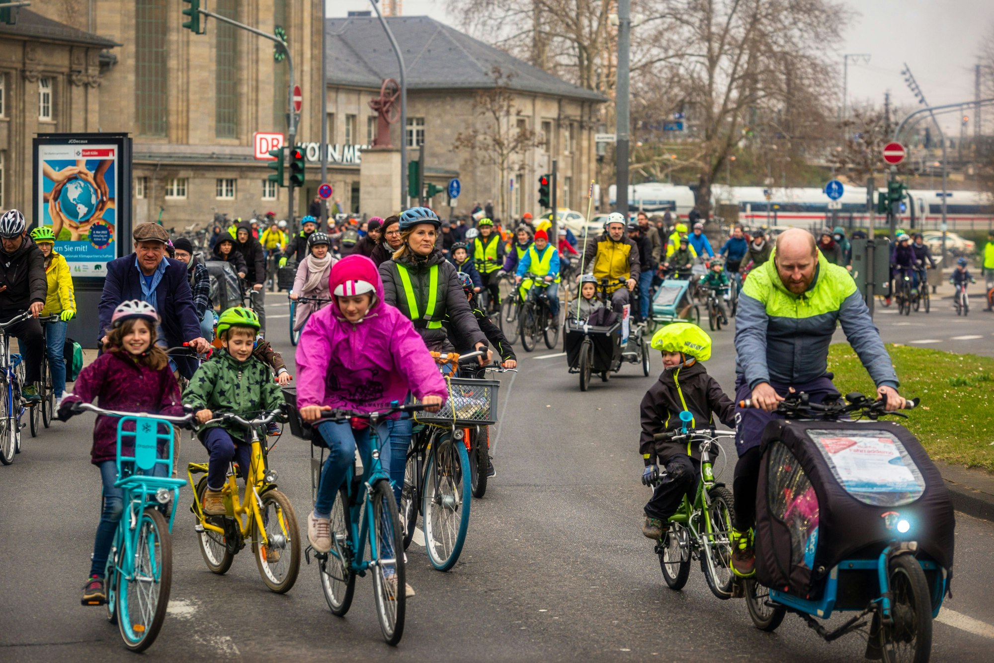 Für sichere Radwege für Kinder wird in Köln regelmäßig auf der Fahrrad-Demo „Kidical Mass“ demonstriert.