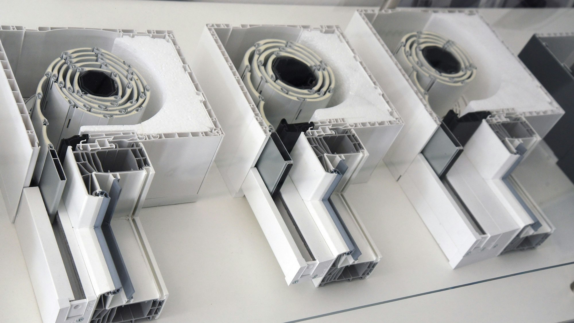 Rollladenmodelle im Querschnitt.