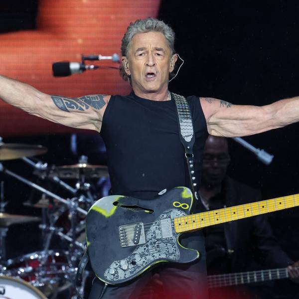 Peter Maffay, Sänger und Gitarrist, startet im Ostseestadion seine Farewell-Tour unter dem Titel «We love Rock 'n' Roll». Der 74-Jährige rockt auf seiner letzten Tournee mit seiner Band bis zum 20.07.2024 durch zehn Städte. Foto: Bernd Wüstneck/dpa +++ dpa-Bildfunk +++