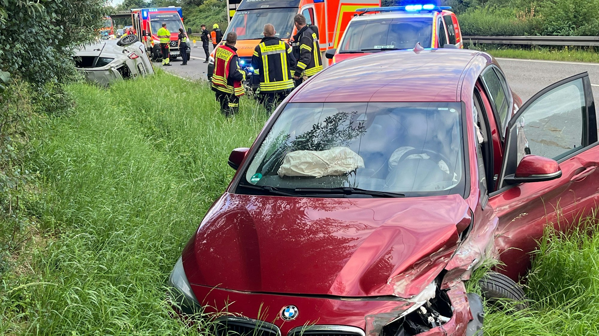 Bei einem Unfall auf der A 560 an der Anschlussstelle Sankt Augustin-Niederpleis sind zwei Menschen verletzt worden.