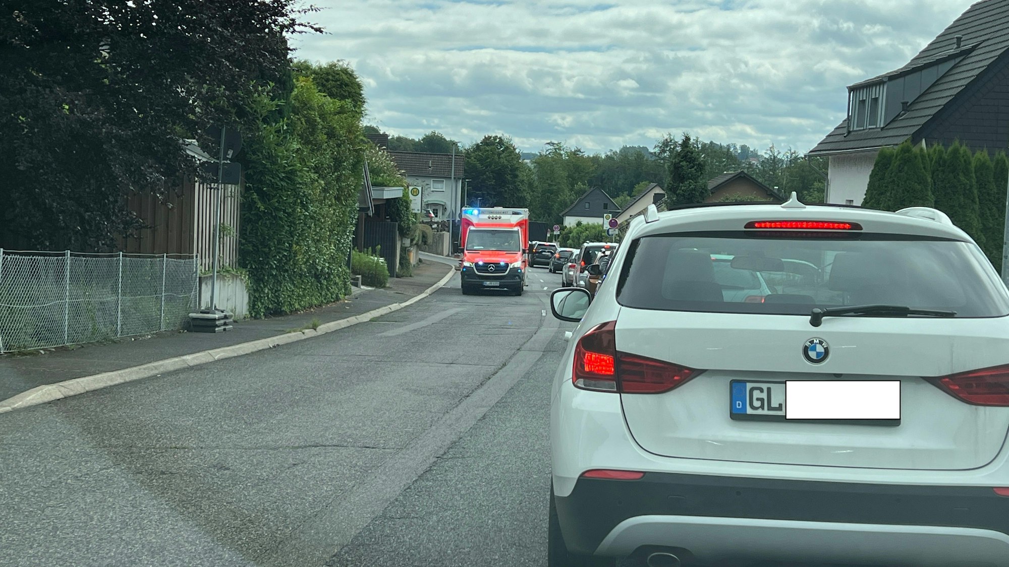 Die Sperrung der A4 hat einen Stau auch auf der K41 Moitzfeld zur Folge