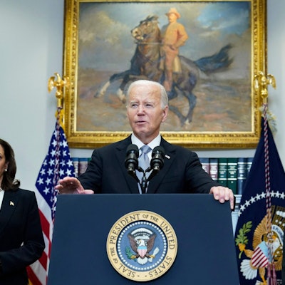 US-Präsident Joe Biden spricht aus dem Roosevelt Room des Weißen Hauses, nachdem der ehemalige Präsident Donald Trump einen offensichtlichen Mordanschlag während einer Kundgebung in Pennsylvania überlebt hat.