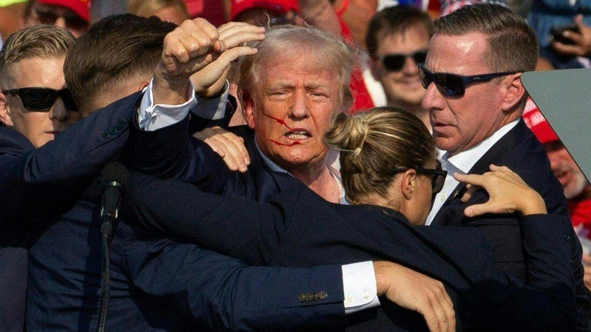 Bei einer Wahlkampfveranstaltung des designierten republikanischen Präsidentschaftskandidaten Trump in der Kleinstadt Butler waren am Samstag Schüsse gefallen.