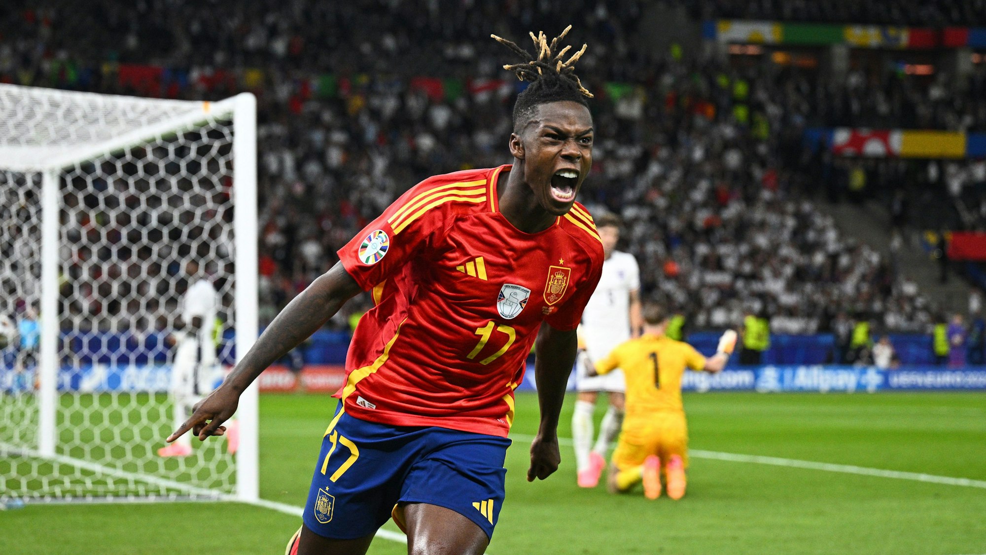 Spaniens Nico Williams bejubelt sein Tor zum 1:0.