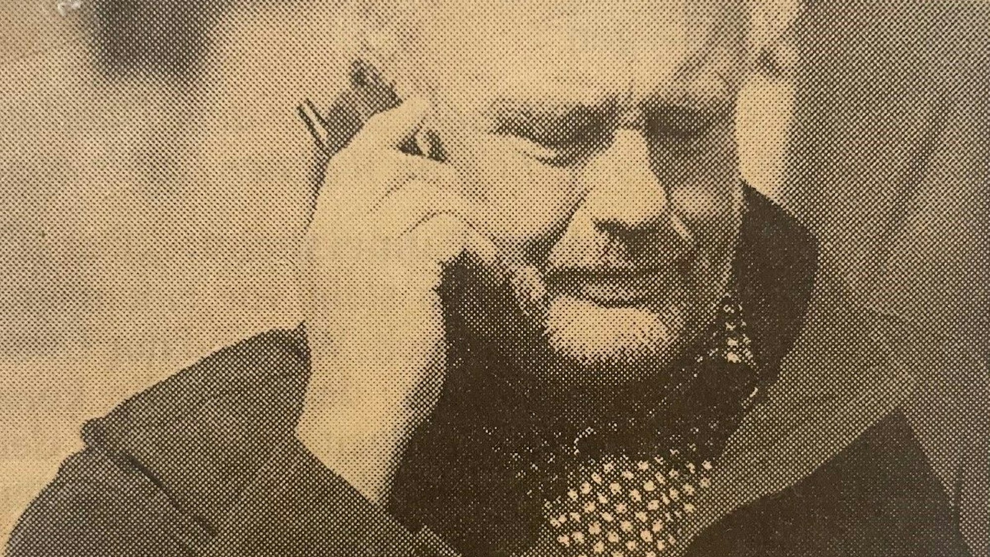 Ludwig Schnichels mit dem Handy am Ohr.