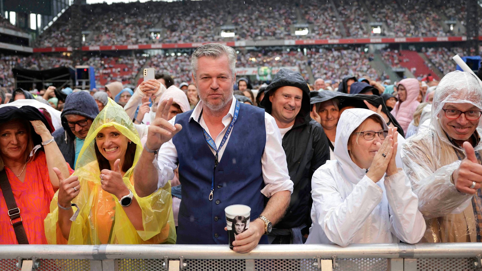 In Treue fest: Die Fans und ihr Kaiser.