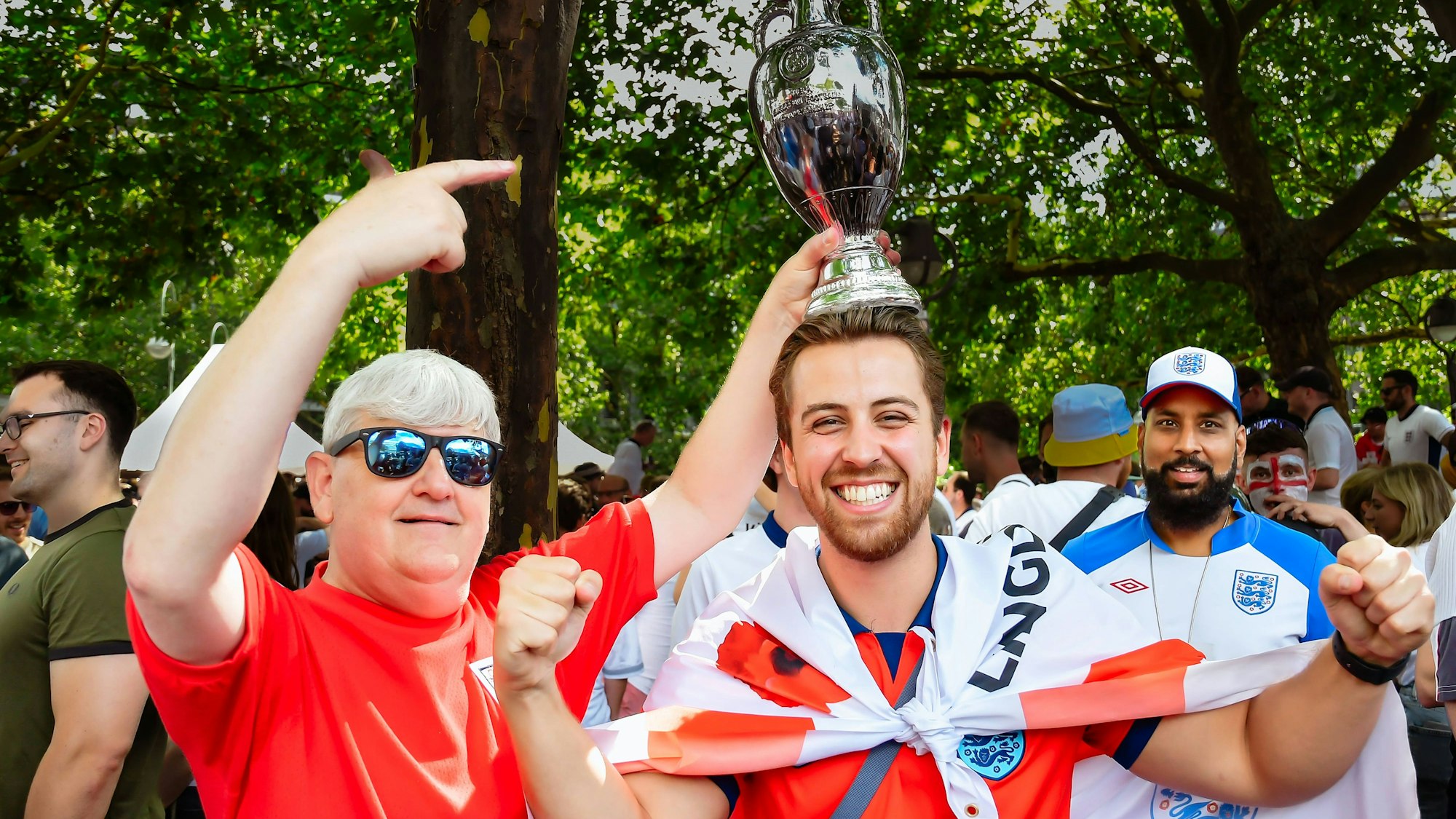 Englische Fans auf dem Breitscheidplatz