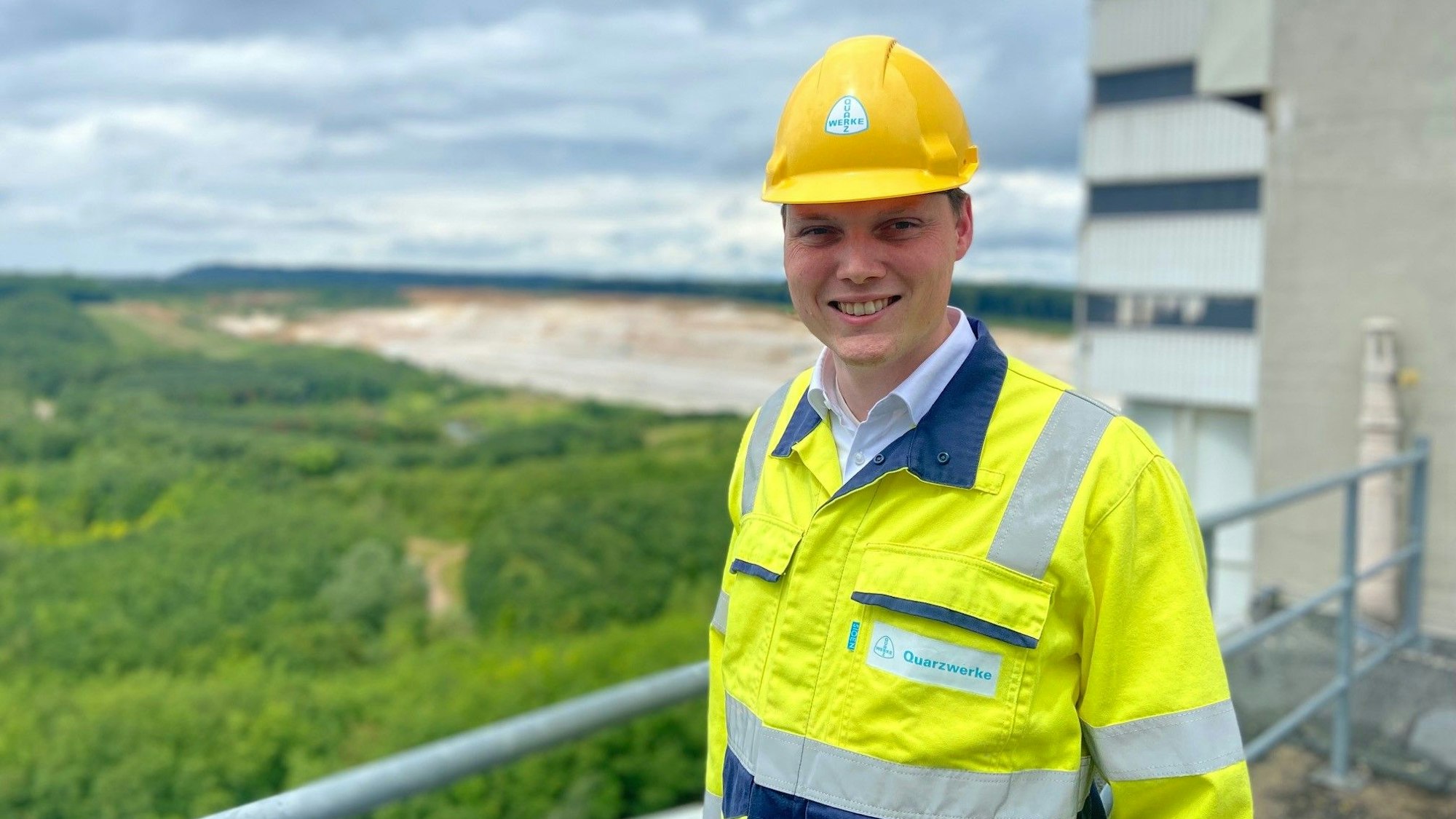 Auf dem Bild ist Dr. Christoph Büschgens im Werk zu sehen.