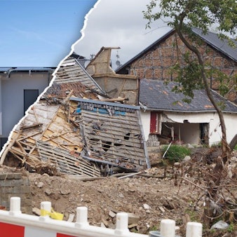 Durch eine schräge, weiße Linie abgetrennt sind zwei Bilder aus Bad Münstereifel-Iversheim. Links ist ein neues Haus zu sehen, rechts die gleiche Stelle nach der Flutkatastrophe 2021 mit einem zerstörten Haus.