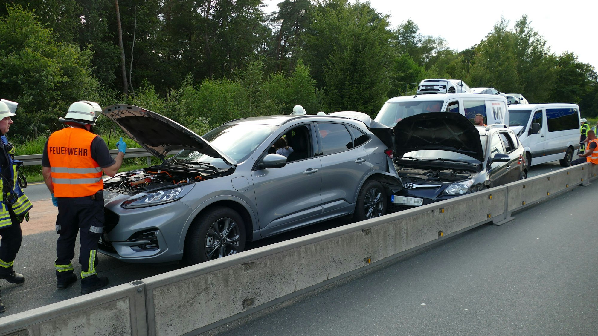 Mehrere Fahrzeuge waren an einem Unfall auf der A3 bei Lohmar beteiligt.