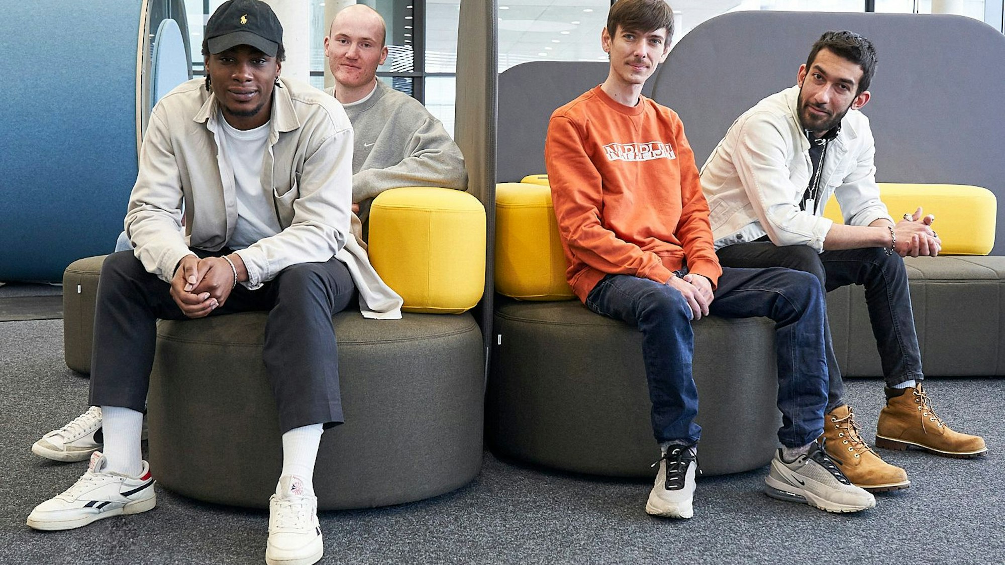 Das Bild zeigt (von links) Morris Schacht, Paul Strebinger, Robin Kraft und Karam Hayani vom Gummersbacher Start-up Accesstra.