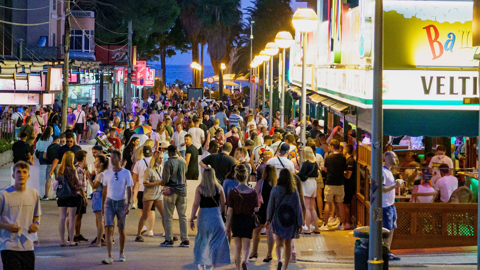 Spanien gehört zu den beliebtesten Urlaubsländern der Welt. 2023 kamen 85 Millionen ausländische Urlauber ins Land.