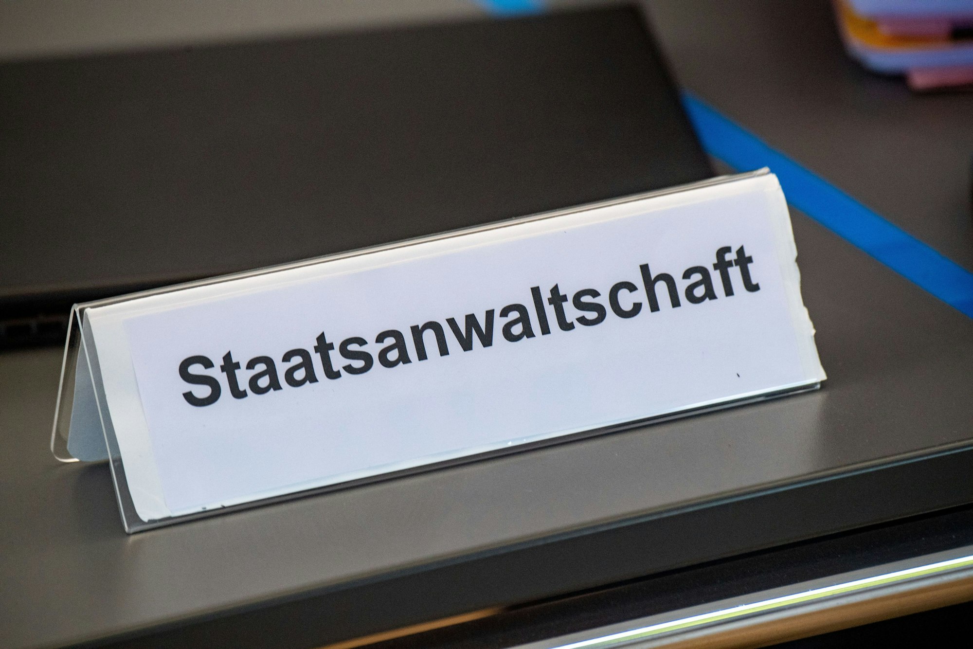 Die Angeklagte kennzeichnete die Akten mitunter als „Privatkram“.