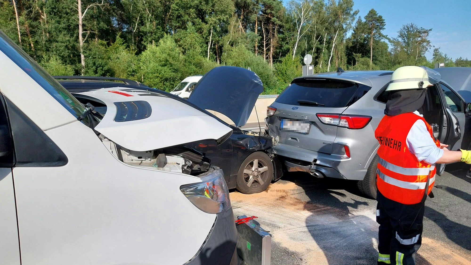 Mehrere Fahrzeuge waren an einem Unfall auf der A3 bei Lohmar beteiligt.