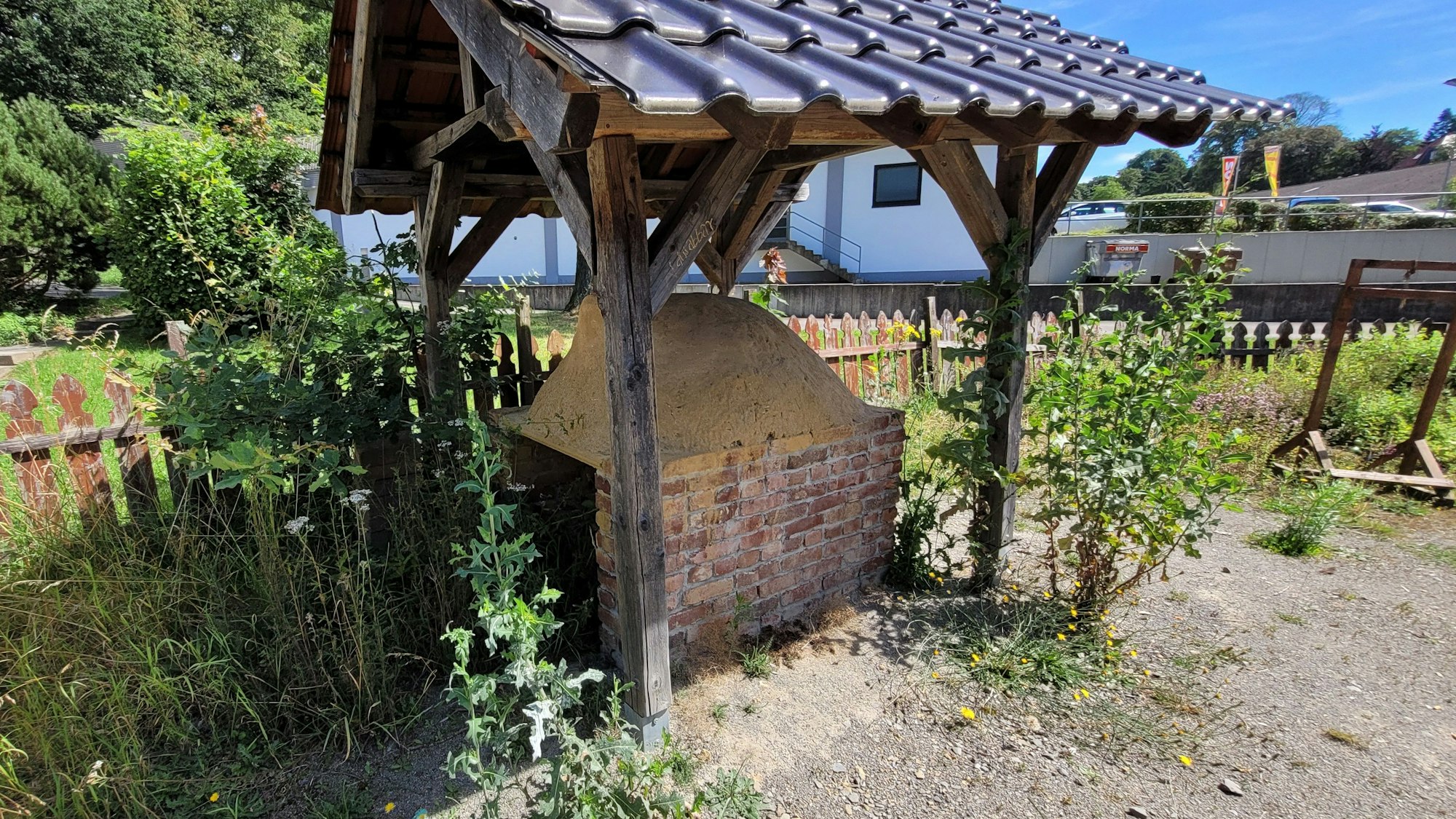 In diesem Backes auf dem Gelände des Netzwerk-Gartens in Waldbröl sollten junge Leute gemeinsam Brote backen.