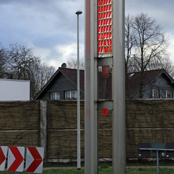 Auf dem Bild ist die Skulptur zu sehen.