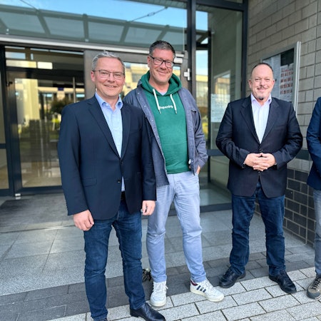 Von links:  Die Schulleiter Markus Hicking und Peter Jürgensen, hoffen auf Unterstützung der Fachverwaltung, Ralf Risse und Sascha Rüttgers.