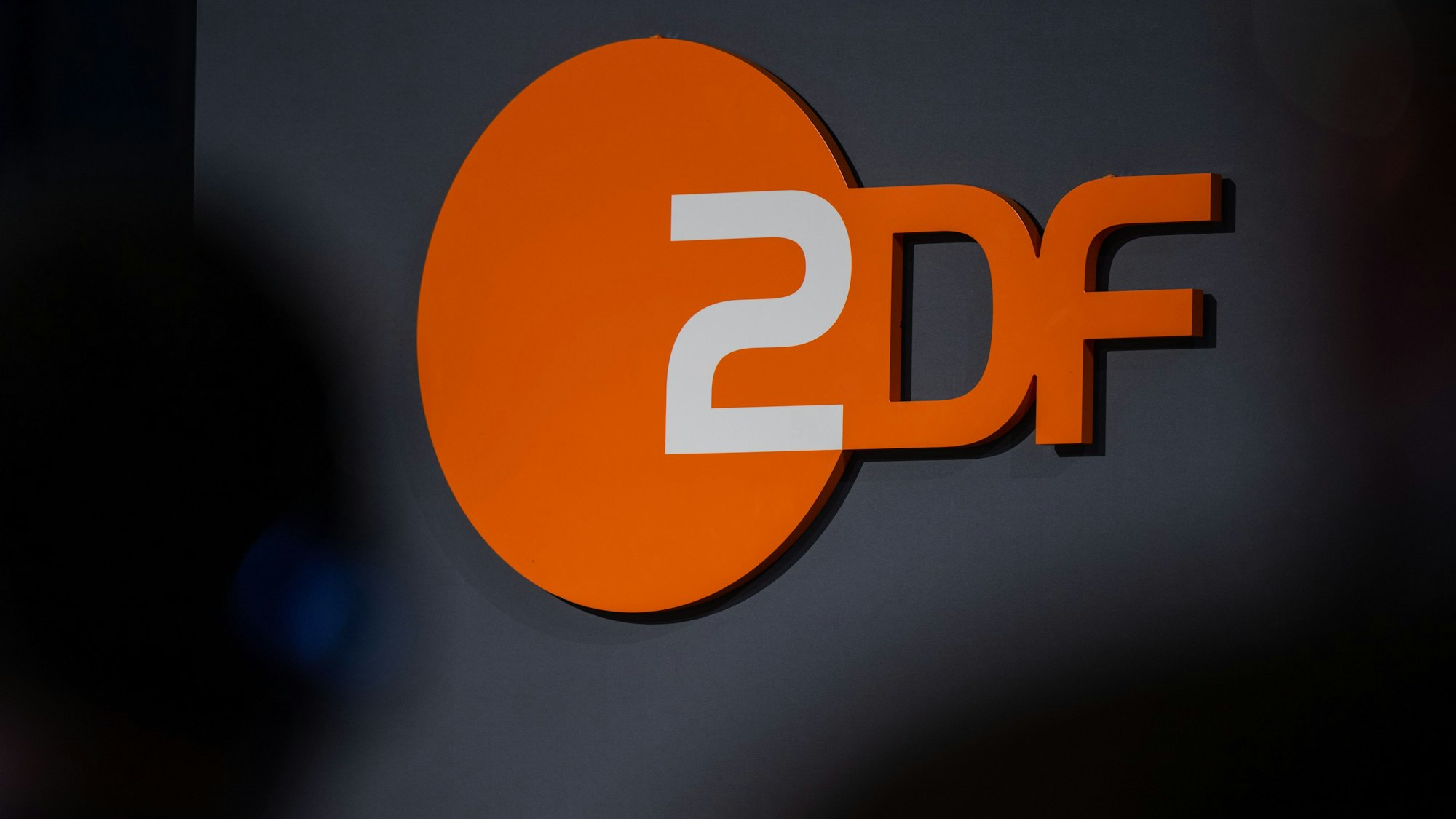 Das Logo der öffentlich-rechtlichen Rundfunkanstalt „Zweites Deutsches Fernsehen“ (ZDF) (Symbolbild)