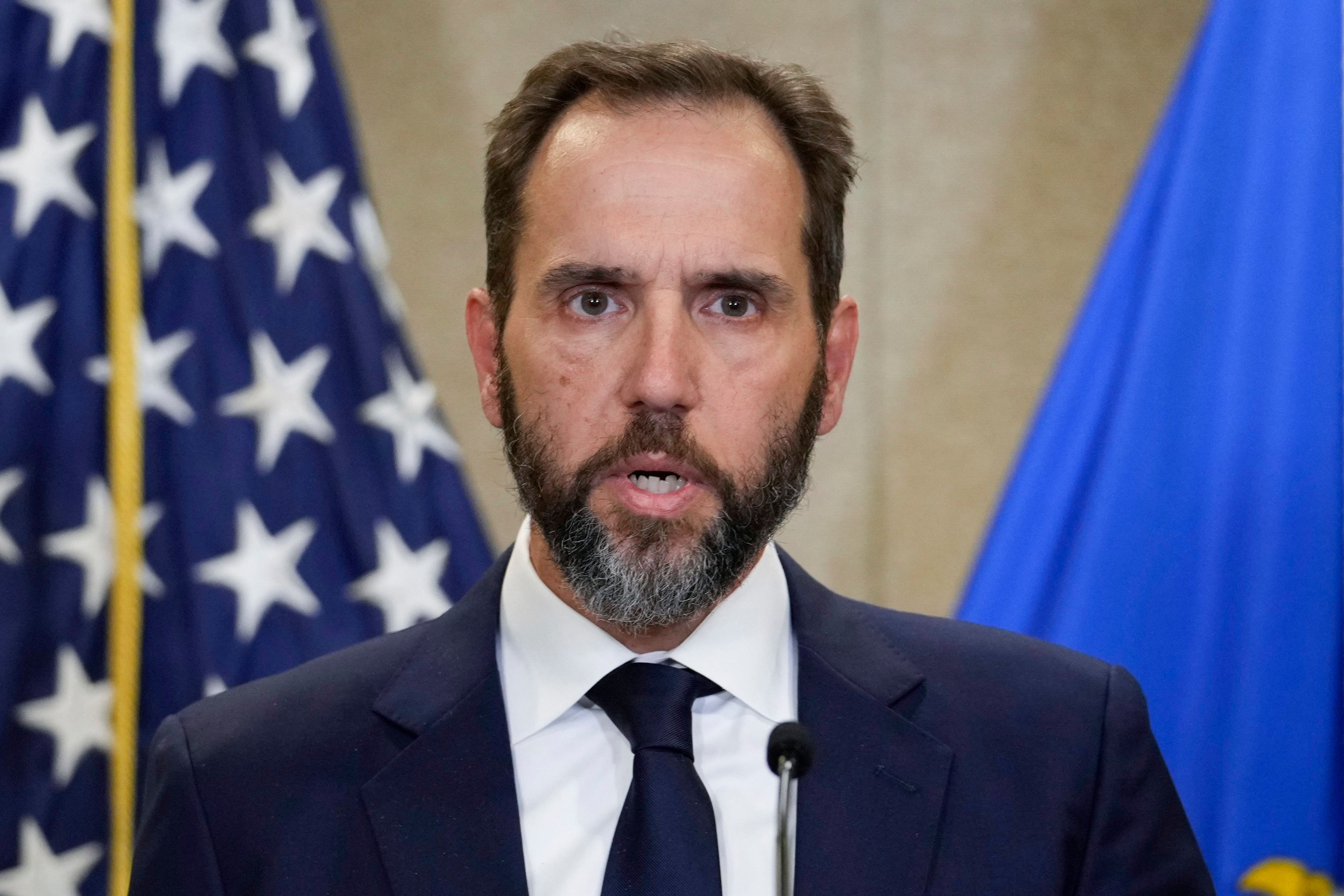 Jack Smith, Sonderermittler des Justizministeriums der USA, spricht in einem Büro des Justizministeriums zu den Medien über eine Anklage gegen den ehemaligen US-Präsidenten Trump.