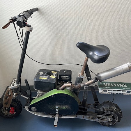 Der E-Scooter mit Verbrennungsmotor.