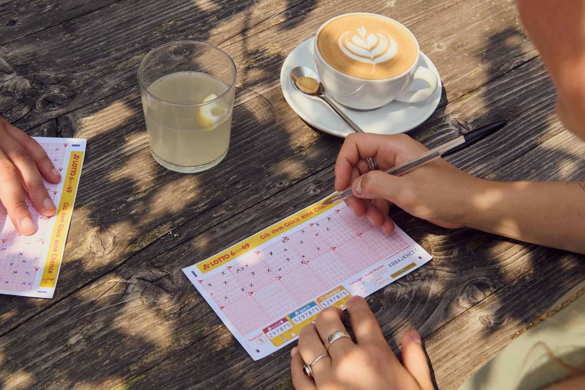 Der Eurojackpot wurde bei der Dienstagsziehung (9. Juli) geknackt: Ein Online-Tipper aus NRW erhält nun rund 98 Millionen Euro.