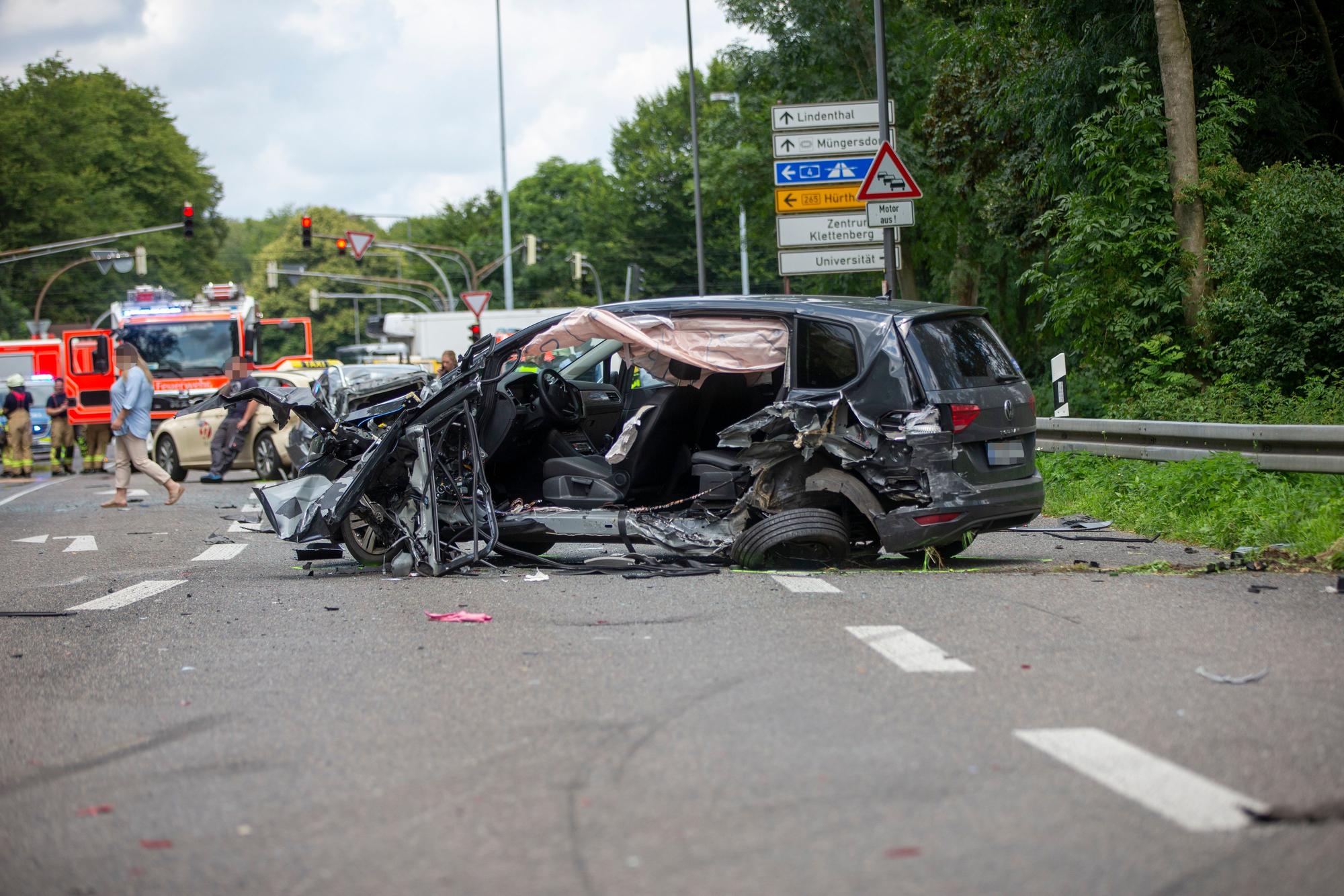 NRW
Schwerer Unfall auf der Luxemburger Straße/Militärringstraße.