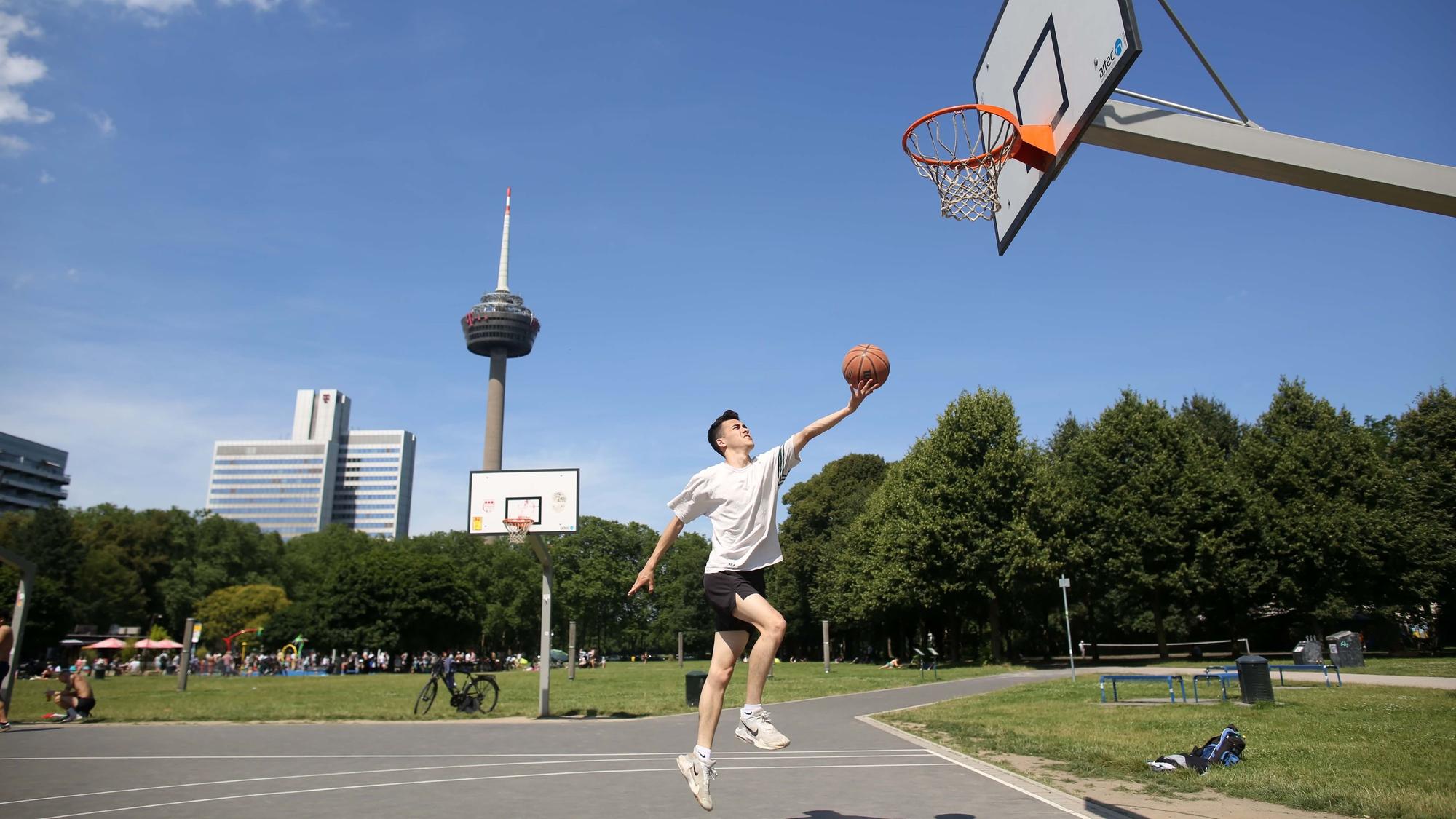 Basketball am Colonius.