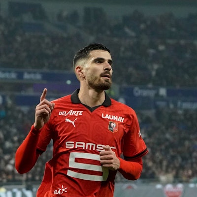 Martin Terrier feiert nach einem Tor mit seinem aktuellen Verein Stade Renne.